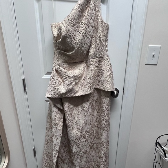 Teri Jon Gold Designer gown Jacquard one shoulder,
side ruffle size 12 - Picture 3 of 10